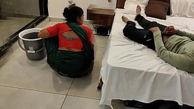 Komal bathed in the pool while her husband seduced the cleaner