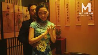 Raunchy Chinese massage babes ravage dudes for cash