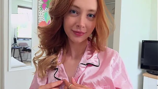 Roommate's sexy redheaded girlfriend gives it up