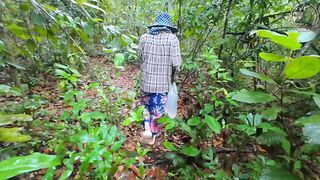 Thai girls walk in the forest and stop to have sex before going to collect mu. Thai audio 4K