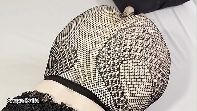 Big-Booty MILF takes it doggystyle and missionary